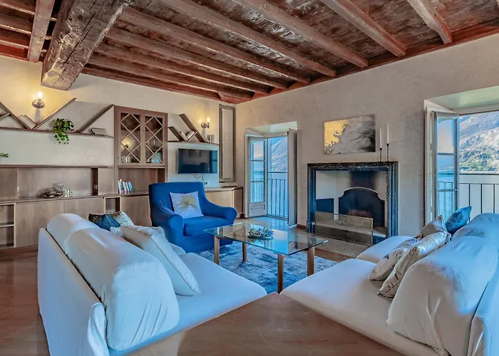 Domus Elena Lakeview *