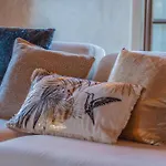 Domus Elena Lakeview