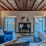 Domus Elena Lakeview Apartment *