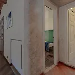 Domus Elena Lakeview Apartment *