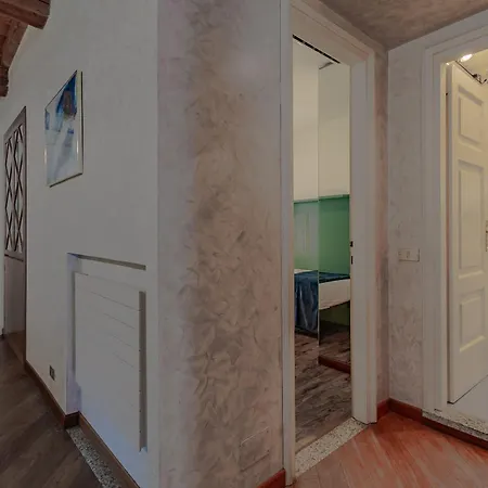 Domus Elena Lakeview 아파트 *