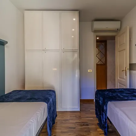 Domus Elena Lakeview 아파트