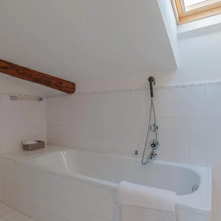 Domus Elena Lakeview