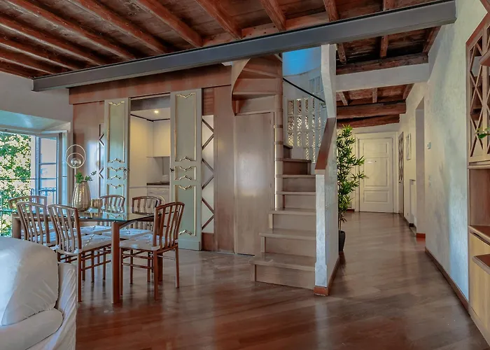 Domus Elena Lakeview *