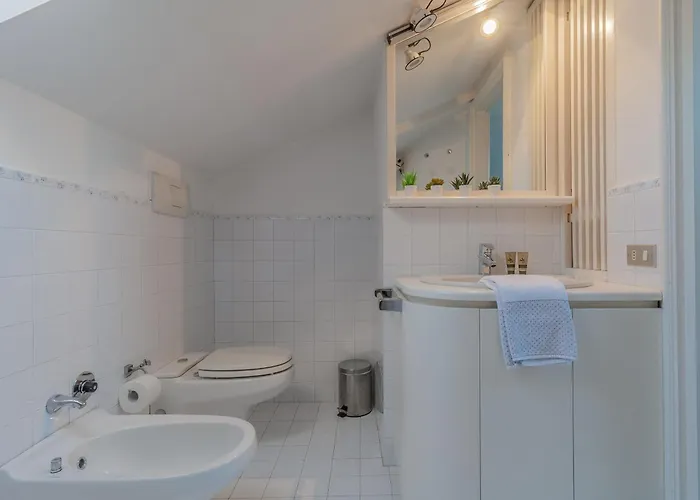 Domus Elena Lakeview